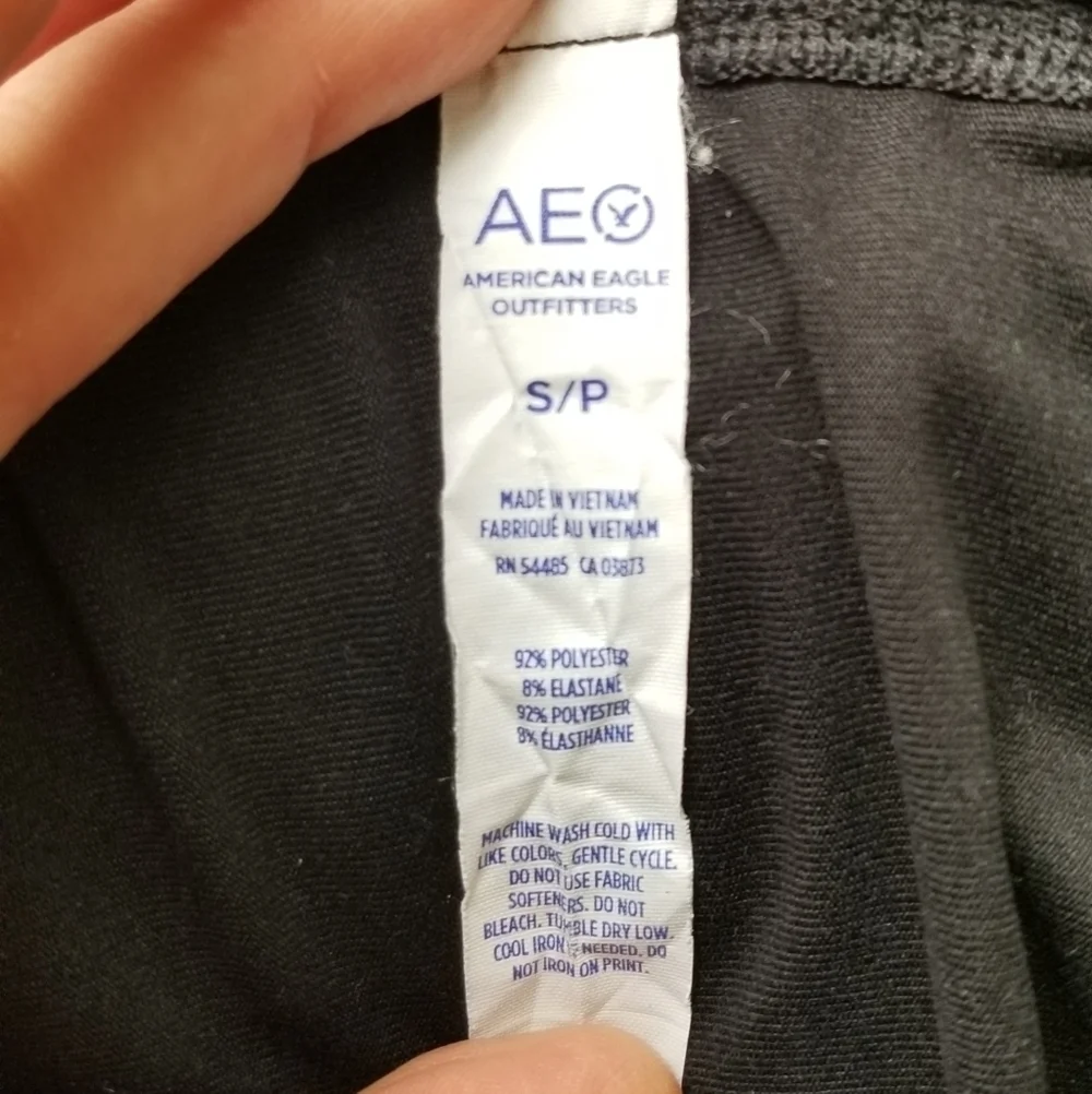 American Eagle Outfitters AEO Quarter Zip Long Sleeve Pullover. Size Small.